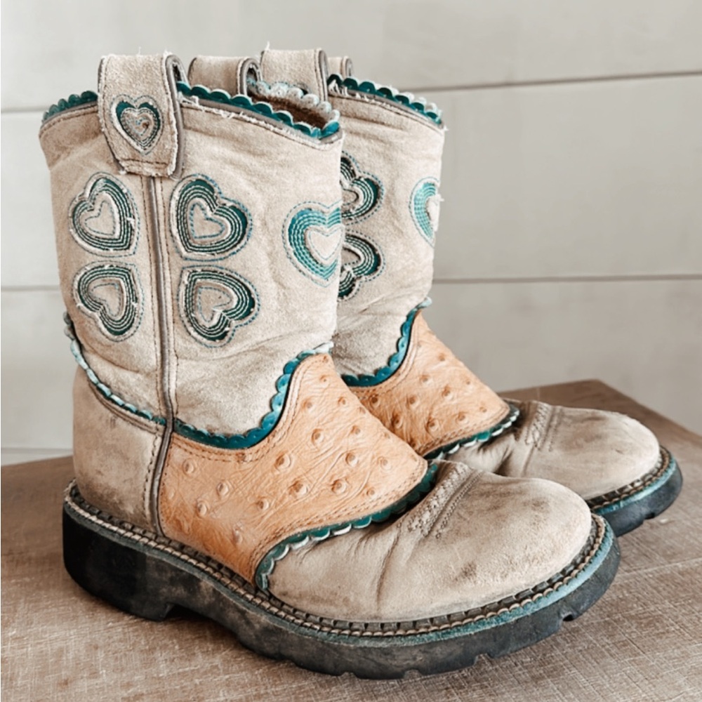 Girls Ariat Cowboy Boots Super cute Unique Design